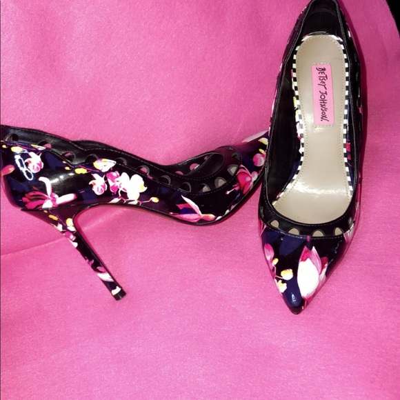 Funky Statement Heels - Picture 2 of 4